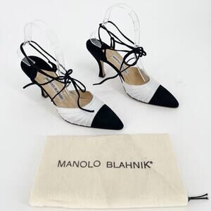 Vintage Manolo Blahnik White Black Pointed Cap Toe Lace Up Heel Pump IT 38.5
